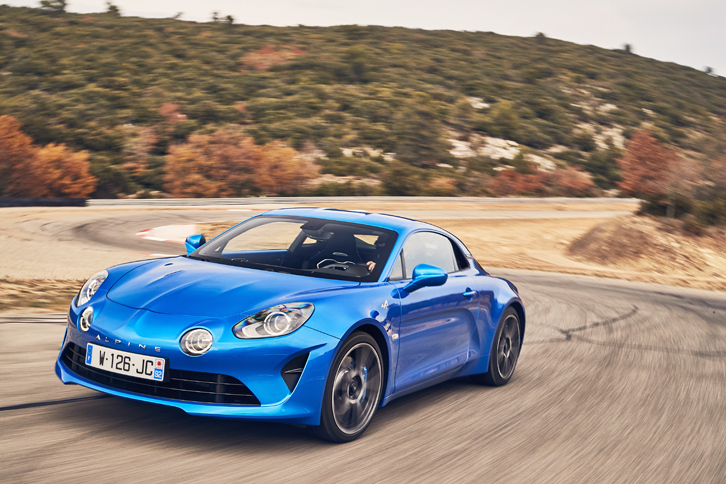 現地でアルピーヌのステアリングを握ったのは、ライトウェイトスポーツのライバルとなる「アルファ・ロメオ4C」のオーナー、CG加藤代表。新しい「A110」の魅力を存分に語ります。（photo：Alpine）