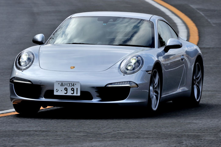 「911カレラ」（7MT）の動力性能は0-100km/h加速が4.8秒。最高速度は289km/h。