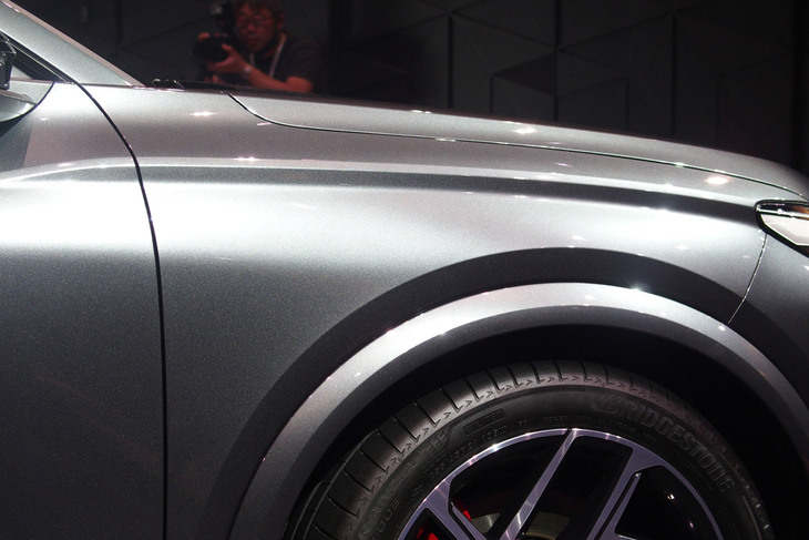 SQ6 e-tron（フロントフェンダー）