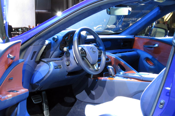 レクサスLC Structural Blue edition（インテリア）