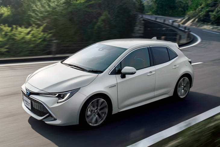 「トヨタ・カローラ スポーツ」