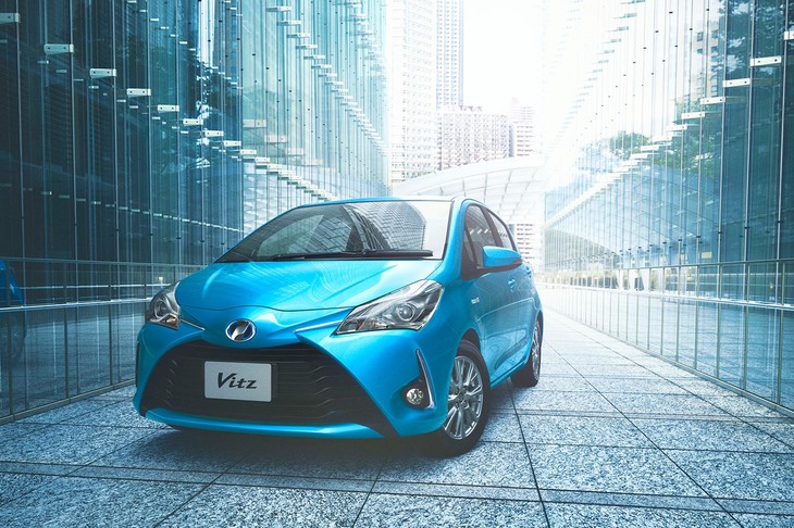 トヨタのコンパクトカー「ヴィッツ」。次のモデルからは、国内の車名が「ヤリス」に変わるとか、変わらないとか。