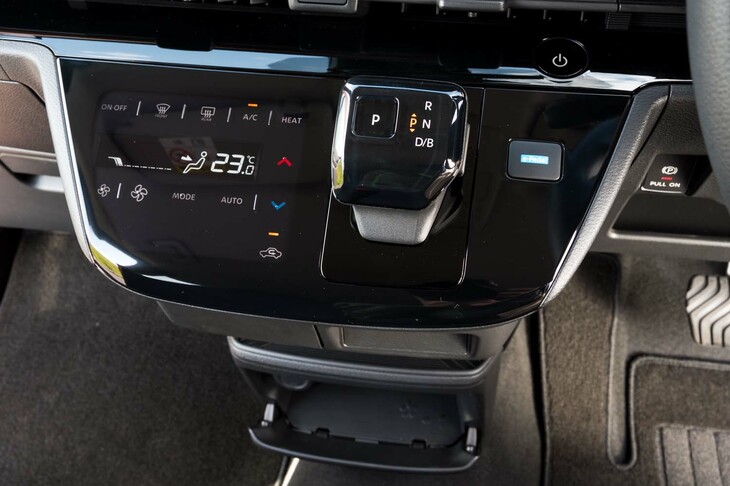 日産サクラ（シフトセレクターまわり）