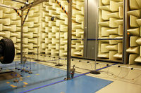 ミシュランが所有する研究施設の中でも、太田サイトにしか存在しないという半無響室。タイヤノイズを測定する設備の多くは、自前で用意したワンオフのものという。