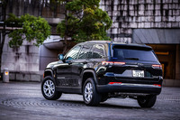 ボディーカラーは写真の「ダイアモンドブラッククリスタルP/C」のほか、「ブライトホワイトC/C」「ヴェルヴェットレッドP/C」「バルティックグレーメタリックC/C」の全4色をラインナップ。