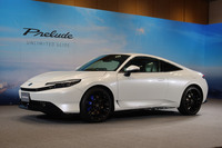 2025年4月2日、同年秋の発売に先駆けて、新型「ホンダ・プレリュード」の内装が公開された。写真はその展示車両。