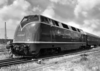 旧西ドイツ国鉄が使用していた「V200形ディーゼル機関車」（1959年）は、マイバッハ製のディーゼル機関とトランスミッションを用いていた。