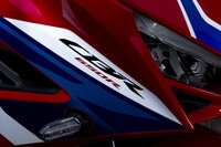 2019年1月に発表された「ホンダCBR650R」。650ccクラスの並列4気筒エンジンを搭載したフルカウルのロードスポーツモデルで、スポーティーな走りも快適なツーリングもこなせる懐の深さが魅力だ。