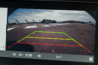 新たに採用されたリアカメラの画面。リアにトップケースを備える「スパイダーRT」では、これがあるのとないのとでは後退時の安心感がケタ違いである。