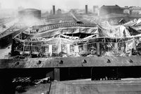 1945年のミルバーツホーフェン工場の様子。戦災により、BMWは甚大な被害を受けたうえ、東西ドイツの分断により、2つの会社に分けられることとなった。