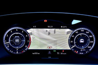 試乗した「Rライン」と「ハイライン」には、フルデジタルメーターのアクティブインフォディスプレイが標準で装備される。