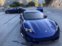 「ポルシェ・タイカン」の国内価格は、現時点では未定。納車は2020年後半に始まる予定だ。