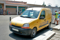 「ダーティー」と並んで、フランス郵便の集配車としても「カングー」は圧倒的シェアを誇る。2006年にサントロペで撮影。