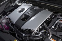 最大熱効率41％をうたう2.5リッター直4エンジンにモーターを組み合わせたパワーユニット。WLTCモードの燃費値は20.6km/リッター。