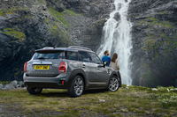 「MINIクロスオーバー」にエントリーモデル「ONE」が登場の画像