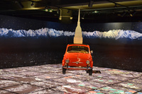 トリノ国立自動車博物館に展示されている「ヌオーヴァ500」。車体後部に最高出力15PSの空冷2気筒479ccエンジンを搭載するRR車として1957年に登場した。バリエーションを増やしながら1975年まで生産され、総生産台数は367万8000台に達したという。