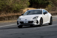 1270kgの車重に対し、2.4リッターエンジンのアウトプットは十分以上といえる。レスポンスにも優れ、ワインディングロードではコーナーごとにリズムのよい走りを楽しめた。