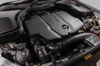 最高出力170ps、最大トルク400Nmを発生する2.2リッター直4ディーゼルターボエンジン。トルコン式の9段AT「9Gトロニック」が組み合わされる。