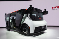 ホンダブースに展示された「クルーズ・オリジン」は自動運転タクシーに使われる車両だ。