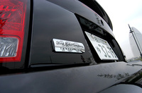 マスタングセンテニアルエディションは、クーペが50台、コンバーチブルは20台の限定となる
	 