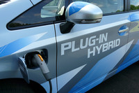 充電口は、左側フロントドア直前に設置される。