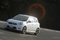 日産マーチNISMO S
    