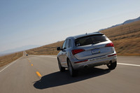 【スペック】Q5 3.0 TDIクワトロ：全長×全幅×全高＝4629×1880×1653mm／ホイールベース＝2808mm／車重＝1865kg／駆動方式＝4WD／3リッターV6DOHC24バルブ・コモンレールディーゼルターボ（240ps/4000-4400rpm、51.0kgm/1500rpm-3000rpm）（北米仕様）