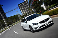 ボルボV60 T4 R-DESIGNプラス（FF/6AT）／S60ラグジュアリー エディション（FF/6AT）【試乗記】の画像