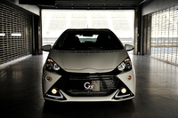 LEDのイルミネーションライトが装着される「G's」専用のフロントバンパー。