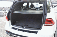 荷室容量は690～2010リッター（VDA方式）。後席はダブルフォールディング式。（クリックすると荷室のバリエーションがご覧いただけます）