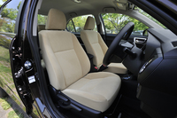 「カローラ アクシオ ハイブリッドG」のシート。シートカラーは、写真のフラクセンのほかにブラックも用意される。