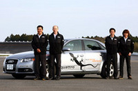 
	この日指導くださった、（写真左から）斎藤聡、田部雅彦、吉崎一匡、金子陽一（敬称略）4人のインストラクター。なお、「ADE」で用いるテスト車は、すべてクワトロ（フルタイム4WD）モデルだ。
	
	【Movie】後編：「スピン」に「ドリフト」は“お約束”！
	ブリヂストンのテストコース（栃木県黒磯市）で開催された、プレス向け「アウディドライビングエクスペリエンス」の様子をムービーで！
	
	 