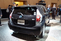 トヨタ、新型ハイブリッド車「アクア」を発売の画像