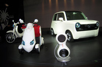 会場にはさまざまなEVが並べられた。写真左から、「EV-Cub」「EV-MONPAL」「U3-X」「EV-N」。