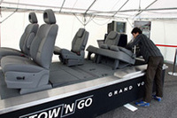 カットモデル（？）のため実車よりやりやすいとはいえ、Stown’Goは便利だった。（写真＝谷岡義雄）