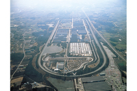 ディズニーランド6個分という、広大な敷地を誇る日産栃木工場。施設の周囲を、全長6.5kmにおよぶ長大なテストコースが囲っている。
    