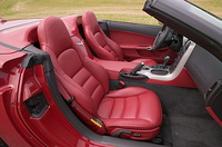 インテリアは「デュアル・コックピット・デザイン」を採用。