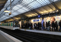 パリ地下鉄6号線ラ・モトピケ・グリュネール駅。