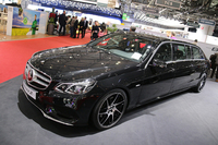 昨年までベルトーネが陣取っていたブースには、ドイツのコーチワーカー「ビンツ」が車両を展開していた。