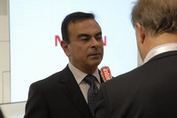 小さな会場で提示された明日へのメッセージの画像