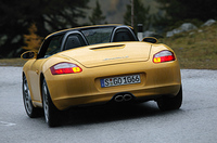 【スペック】ボクスターS（6MT、欧州仕様）：全長×全幅×全高＝4329×1801×1295mm／ホイールベース＝2415mm／車重＝1345kg／駆動方式＝MR／3.2リッター水平対向6DOHC24バルブ（280ps/6200rpm、32.6kgm/4700〜6000rpm）