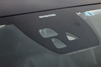 主に渋滞時や交差点で発生する低速時の追突を回避、もしくは衝突時のダメージを軽減させる安全機能「シティ・セーフティ」は、「V60」全車に標準装備となる。
    