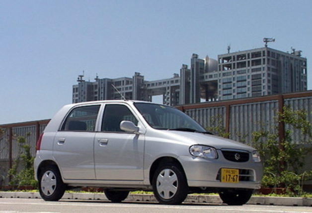 【スペック】全長×全幅×全高＝3395×1475×1450mm/ホイールベース＝2360mm/車重＝720kg/駆動方式＝FF/0.66リッター直3DOHC12バルブ（54ps/6500rpm、6.4kgm/3500rpm）/車両本体価格＝99.8万円（テスト車＝同じ）