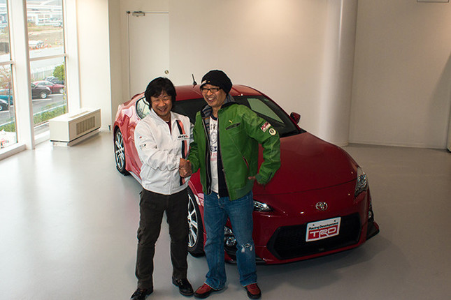 トヨタマーケティングジャパン マーケティングディレクター喜馬克治氏（写真左）とピストン西沢氏（写真右）