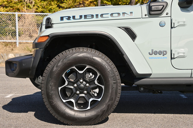 ジープ・ラングラー アンリミテッド ルビコン4xe（4WD/8AT）／アウディ