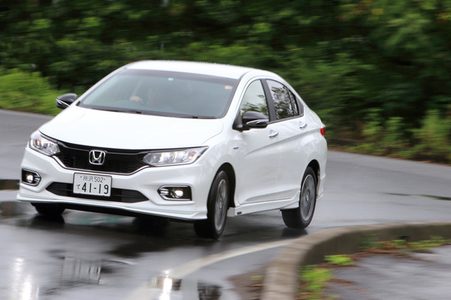 ホンダ グレイス ハイブリッドex モデューロパーツ装着車 Ff 7at ホンダ グレイスで試すmoduloの神髄 Pr Webcg