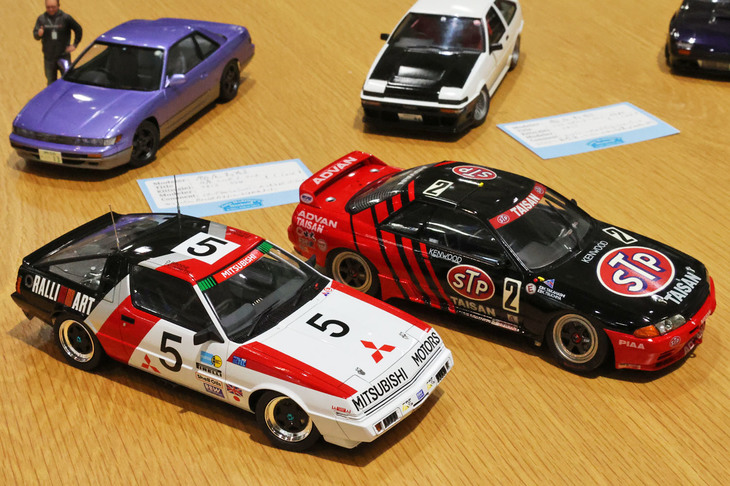 この3月に亡くなった高橋国光氏を追悼して、多くのモデラーが手がけたであろう2台。左がプラッツが扱うNUNUの1/24「三菱スタリオン グループA」、右がハセガワの1/24「STPタイサンGT-RグループA」。