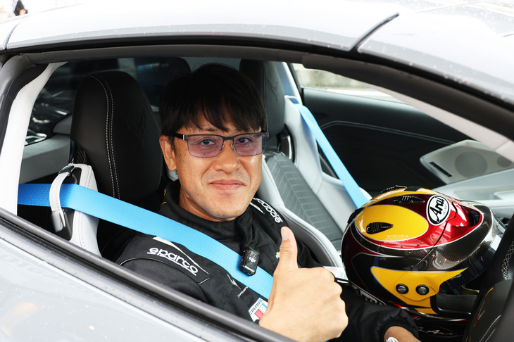 「コルベットE-Ray」でのサーキットタクシーを終えた荒 聖治選手。
