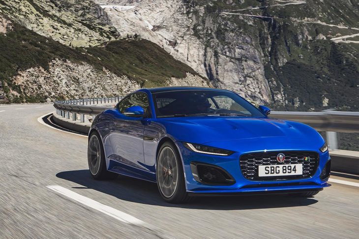 「『E-TYPE』の再来」とも評されるピュアスポーツカー「F-TYPE」。ジャガーのエッセンスのなかでも、特に操る楽しさを強く感じさせる一台だ。