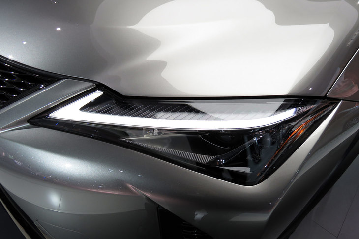 レクサスUX（ヘッドランプ）